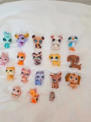 Littlest pet shop - !!! Köp inte !!!  Skicka privat till mig om du är intresserad. Kan både sälja i små sett eller för sig, men inte hela sättet på en gång. Tveka inte att höra av dig om du är intresserad!😊