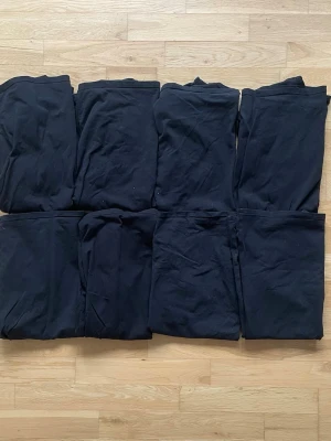 Svarta T-shirts - 8st svarta t-shirts | Väldigt Basic | Snyggt till allt | otroligt billigt | Hör av dig vid minsta fundering!📩