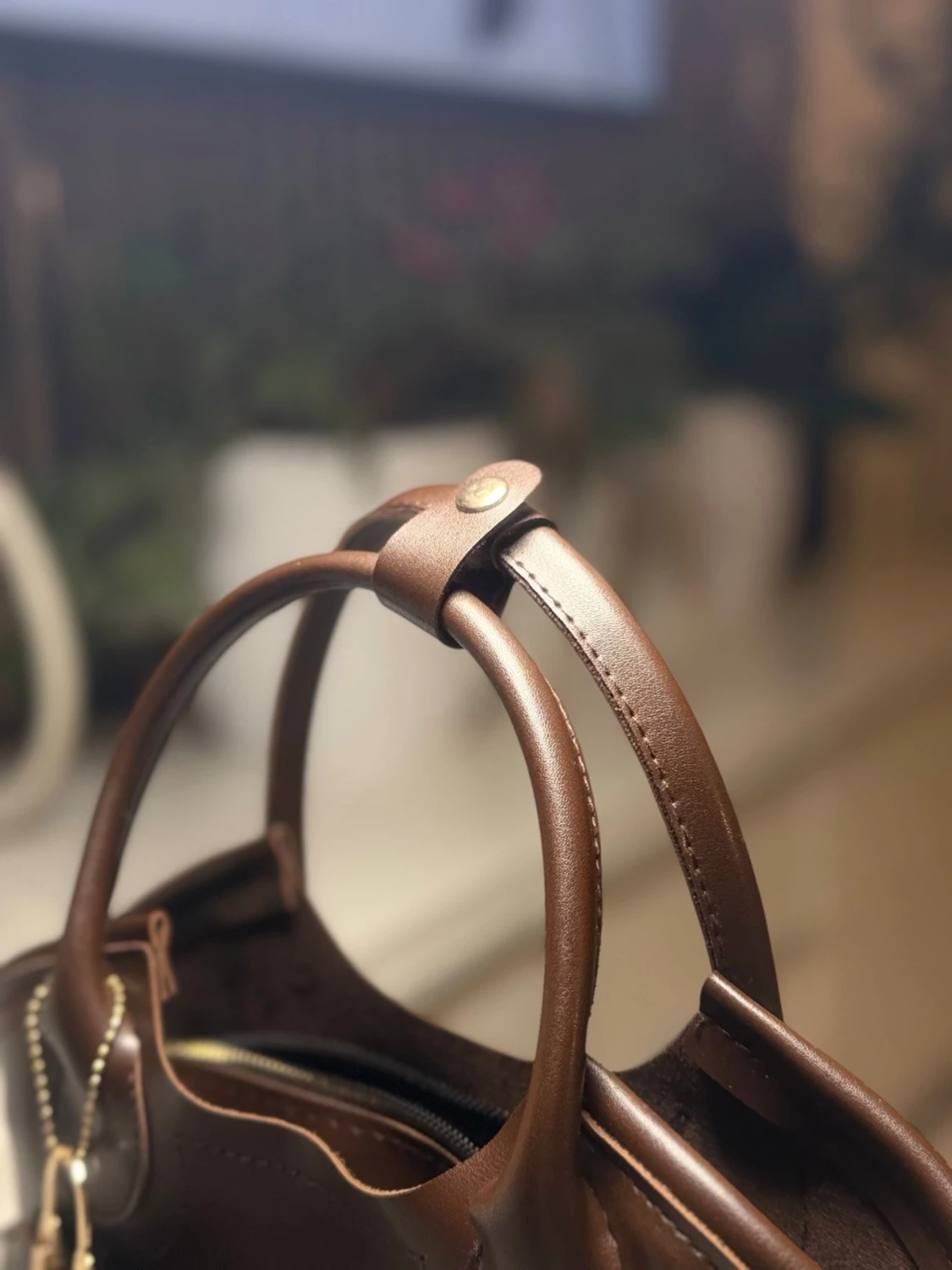 Brun handväska från Miu Miu i skinn - 2