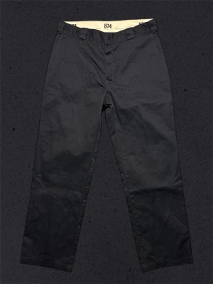  Dickies 874 - Tja säljer ett par helt nya Dickies 874, aldrig använda!!!  ||| Modell: 874, Stolek 36/32, Skick 10/10  Hör av dig vid frågor💫✨🌟