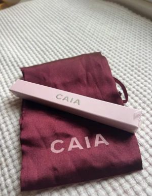Caia Eyeshadow Pencil - Färg: Snow Spice Ink Caia påse Ingen prislapp då den vart med i julkalendern 2024