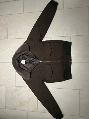 SANDRO Jacka - SANDRO JACKA - STORLEK XS - SUPERBRA SKICK - INGA DEFEKTER - NYPRIS 7399KR - SKITSNYGG VÅRJACKA - KAN FÖRHANDLA