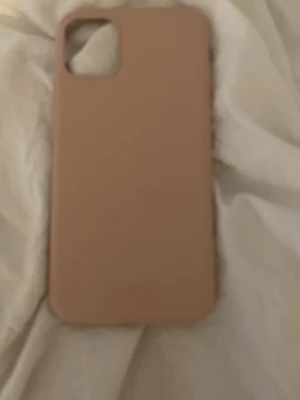  Mobilskal iPhone 11 -  Super fint mobilskal till en iPhone 11 säljer detta skalet för att jag ska byta ut min mobil !!