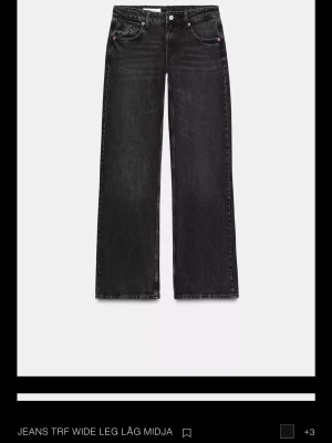 Lågmidjade jeans - Säljer dessa jeans från Zara helt oanvända med prislappen kvar då dem inte passade för mig, lågmidjade och raka i modellen💕modellen heter ”jeans TRF wide leg låg midja”