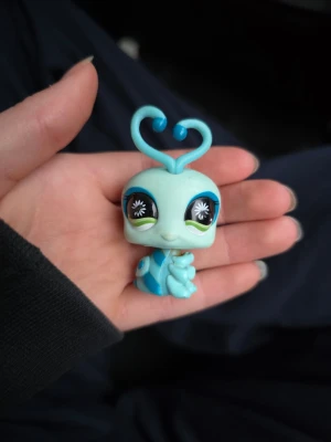 Littlest pet shop - Jättegullig littlest pet shop, fjäril, hasbro  Finns fler i min profil för samfrakt. Jag har ca 200 st kvar så följ för att få notis när jag lägger upp.