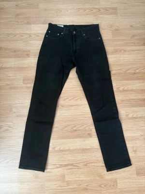 Levi’s 511 Jeans - Säljer denna då den inte längre används  Märke - Levi’s   Storlek - W30 L32  Midjemått - 39cm Innerbenslängd - 76cm  Pris går att diskuteras
