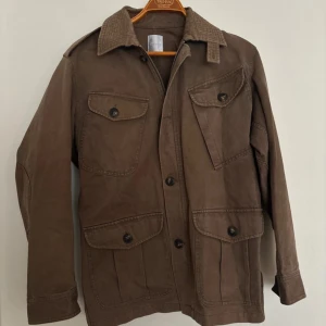 Brun utilityjacka från Massimo Dutti - Bundle för Viggo, alla dessa tre jackor