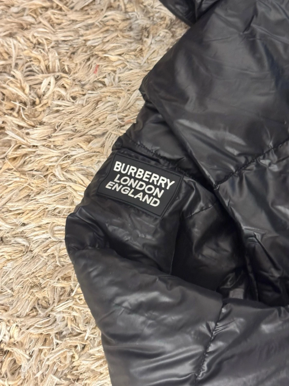 Svart pufferjacka från Burberry - 1