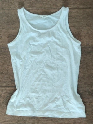 Vitt linne - Vitt linne från Kappahl. Inte mycket använt.