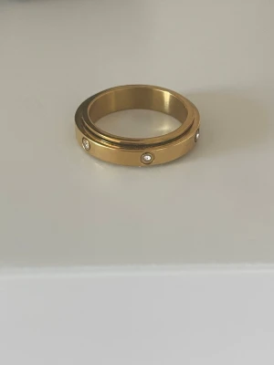 Guld ring - Ring i metall samt guld. Aldrig ännu använd.