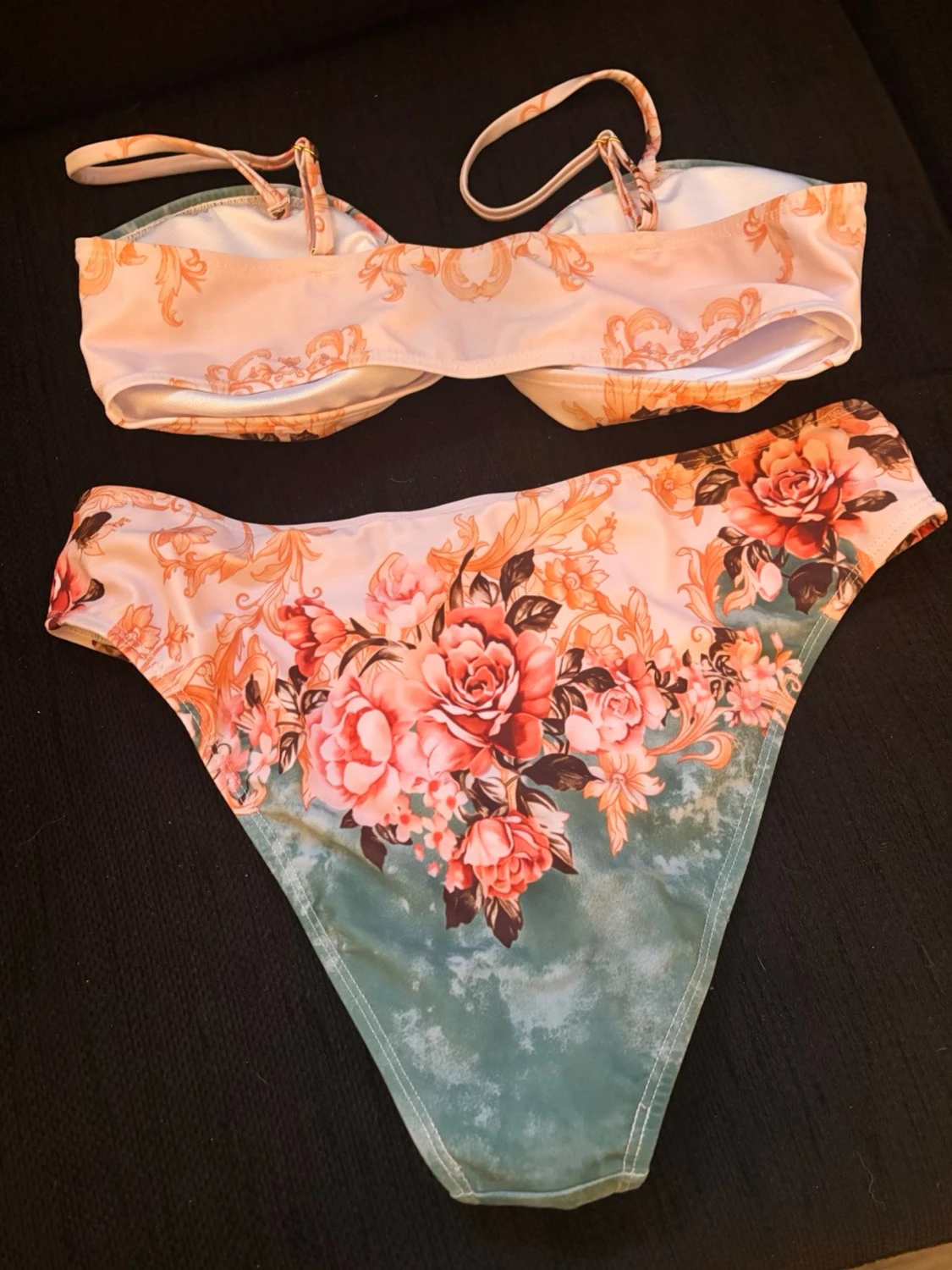 Blommig bikini med rosa rosor - 1