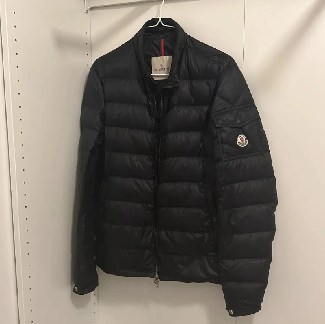Svart dunjacka från Moncler