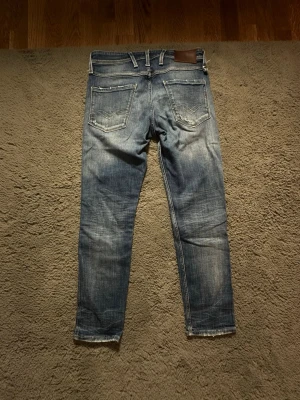 Blå jeans från Replay - Säljer ett par jeans ifrån Replay som ej passar längre. Storlek: Midja 29 längd 30
