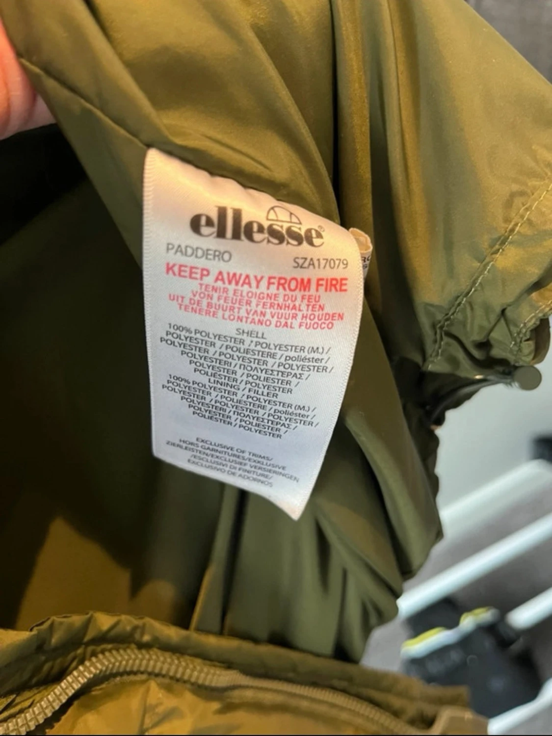 Olivgrön dunjacka från Ellesse, st. M - 2