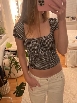 Rutig topp - Supersöt rutig topp i mycket bra skick!