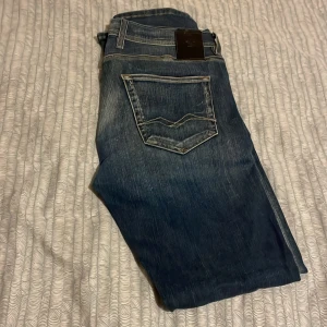 Replay Jeans - Säljer dessa feta replay jeans som passar de flesta och med det mesta. Kom gärna med prisförslag. Strl 31W 34L.