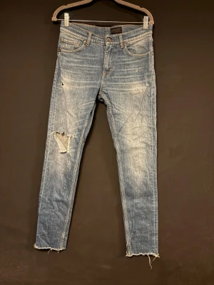 Tiger of sweden jeans - Tiger of sweden jeans med feta slitningar | Storlek W28L32 | skriv vid minsta fundering