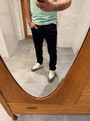 Replay jeans  - Ett par snygga byxor från Replay i storlek W31 L32 i modellen Anbbas 