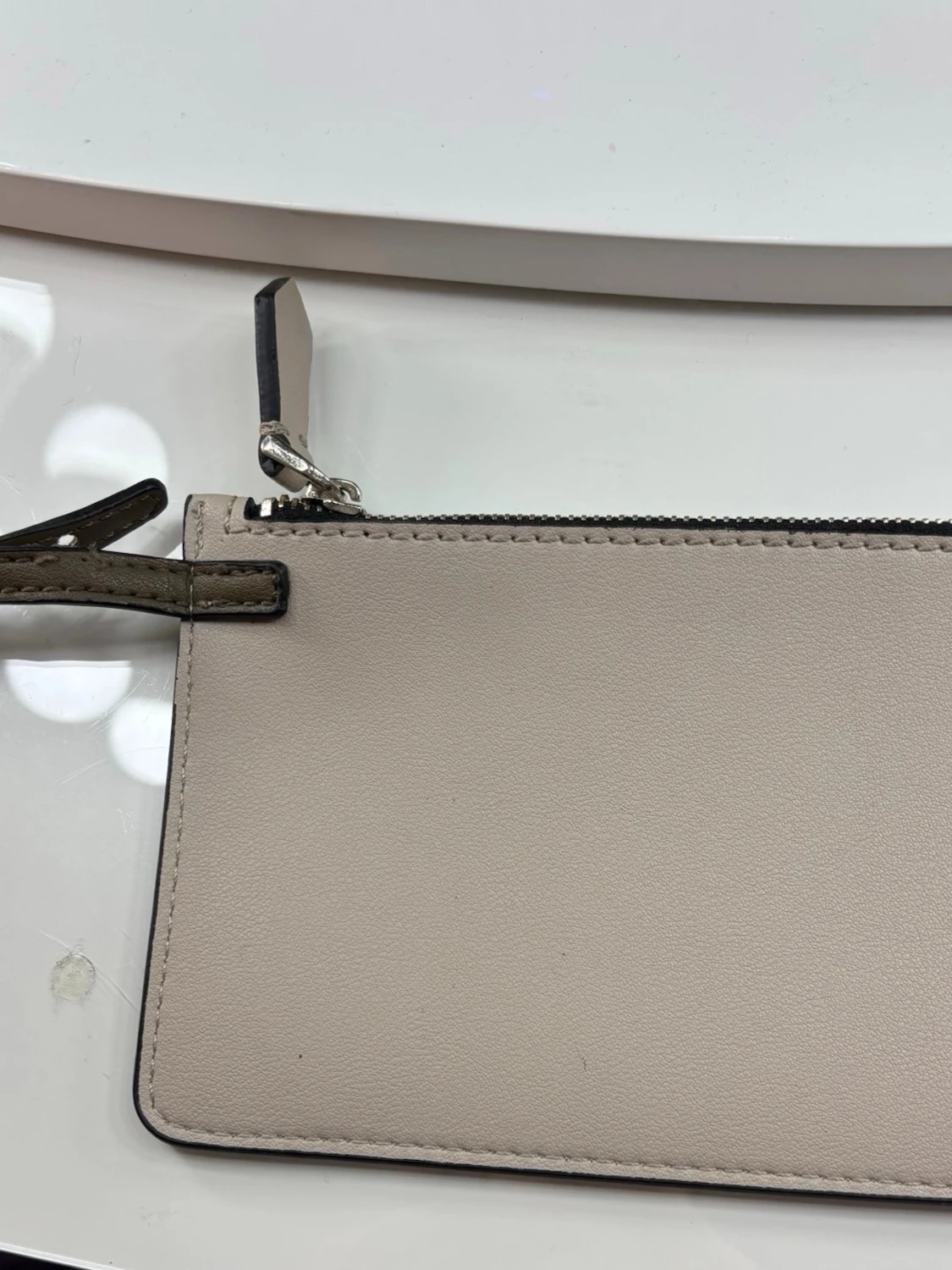 Beige plånbok från Guess - 2