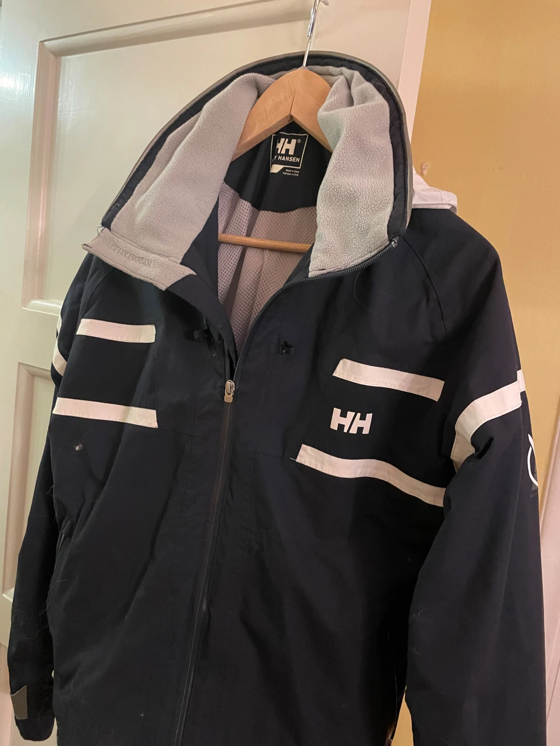Svart vindjacka från Helly Hansen 