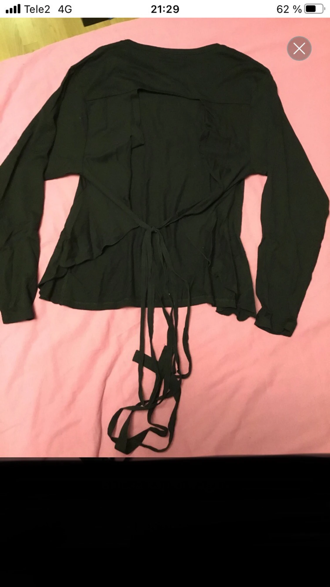 Svart långärmad topp med öppen rygg och knyt - 1