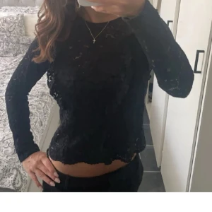Svart spetsblus - Spetsblus zara