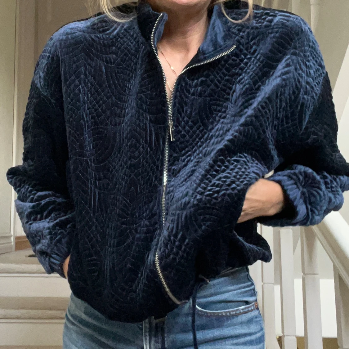 Mörkblå quiltad sammetsjacka  - 4