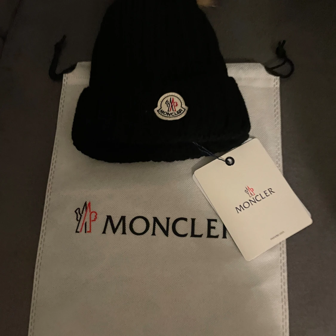  Moncler mössa tjej  - 1