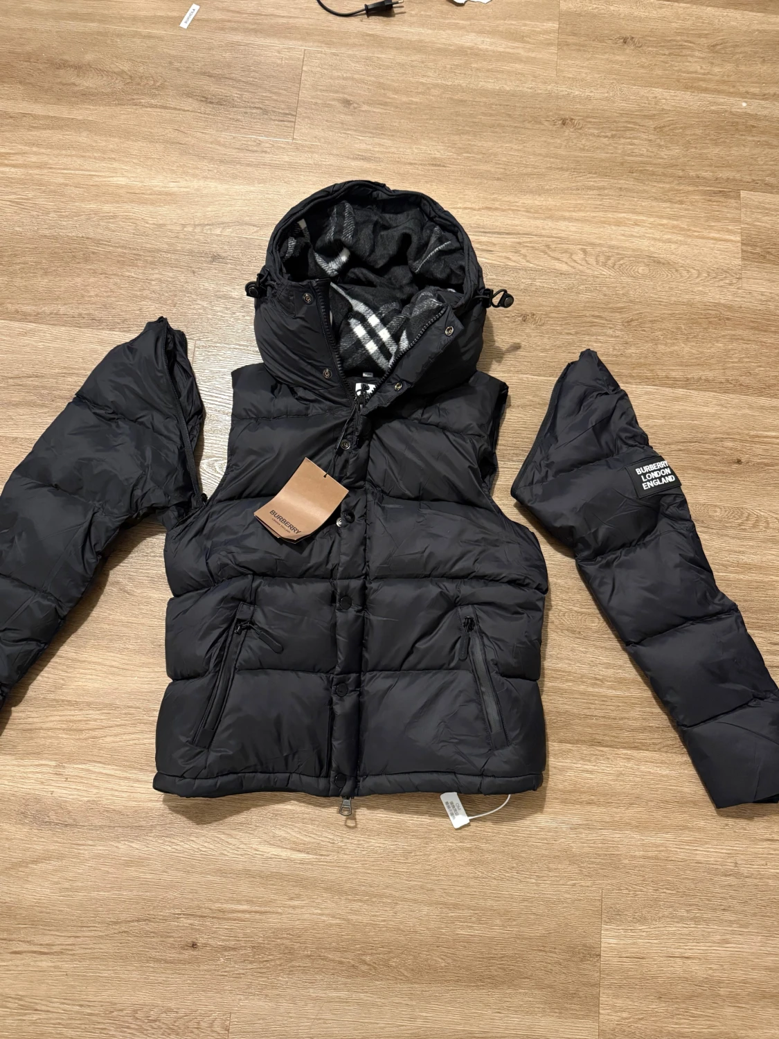 Svart pufferjacka från Burberry - 1