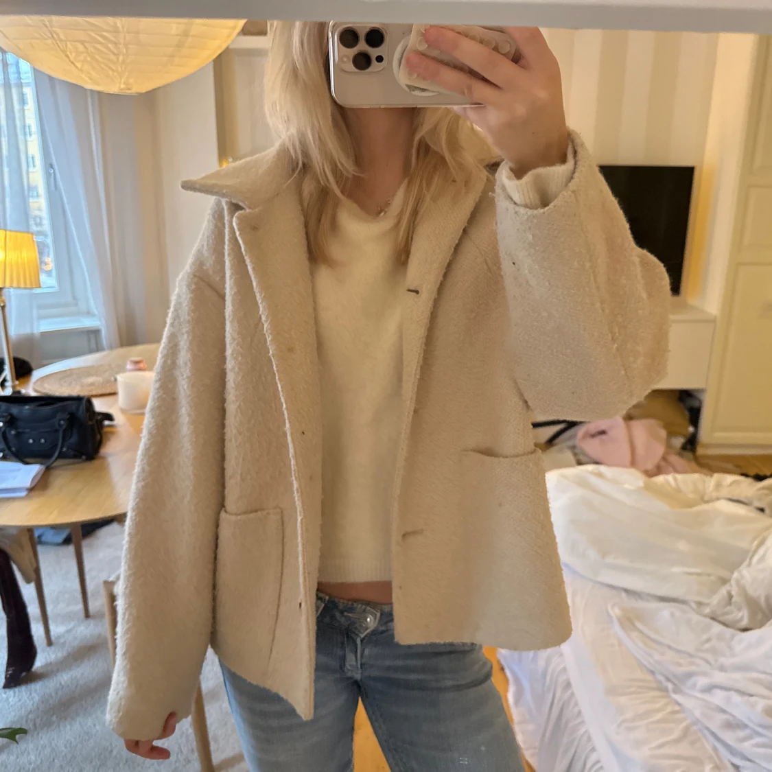 Beige teddyjacka med stora fickor