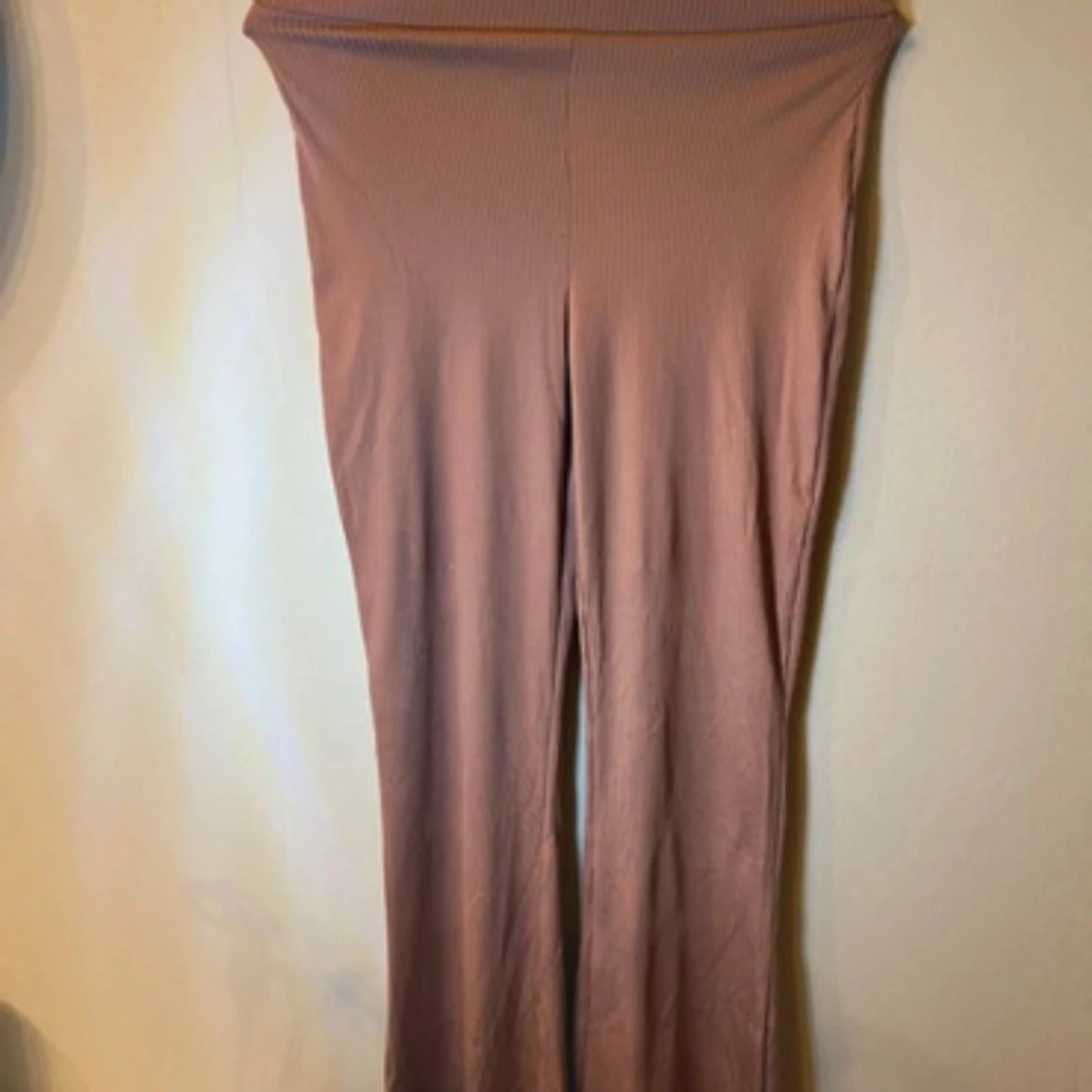 Rosa ribbade leggings med hög midja