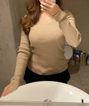 NAKD tröja - En jättefin beige tröja från NAKD i mycket bra skick❤️ Skriv vid frågor eller för fler bilder!🥰