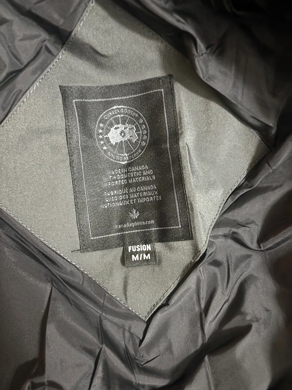 Mörkgrå pufferjacka från Canada Goose - 3