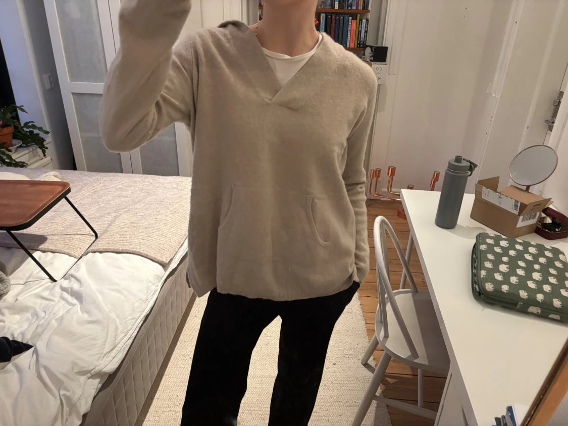 Beige hoodie från Soft Goat i kashmir - 1