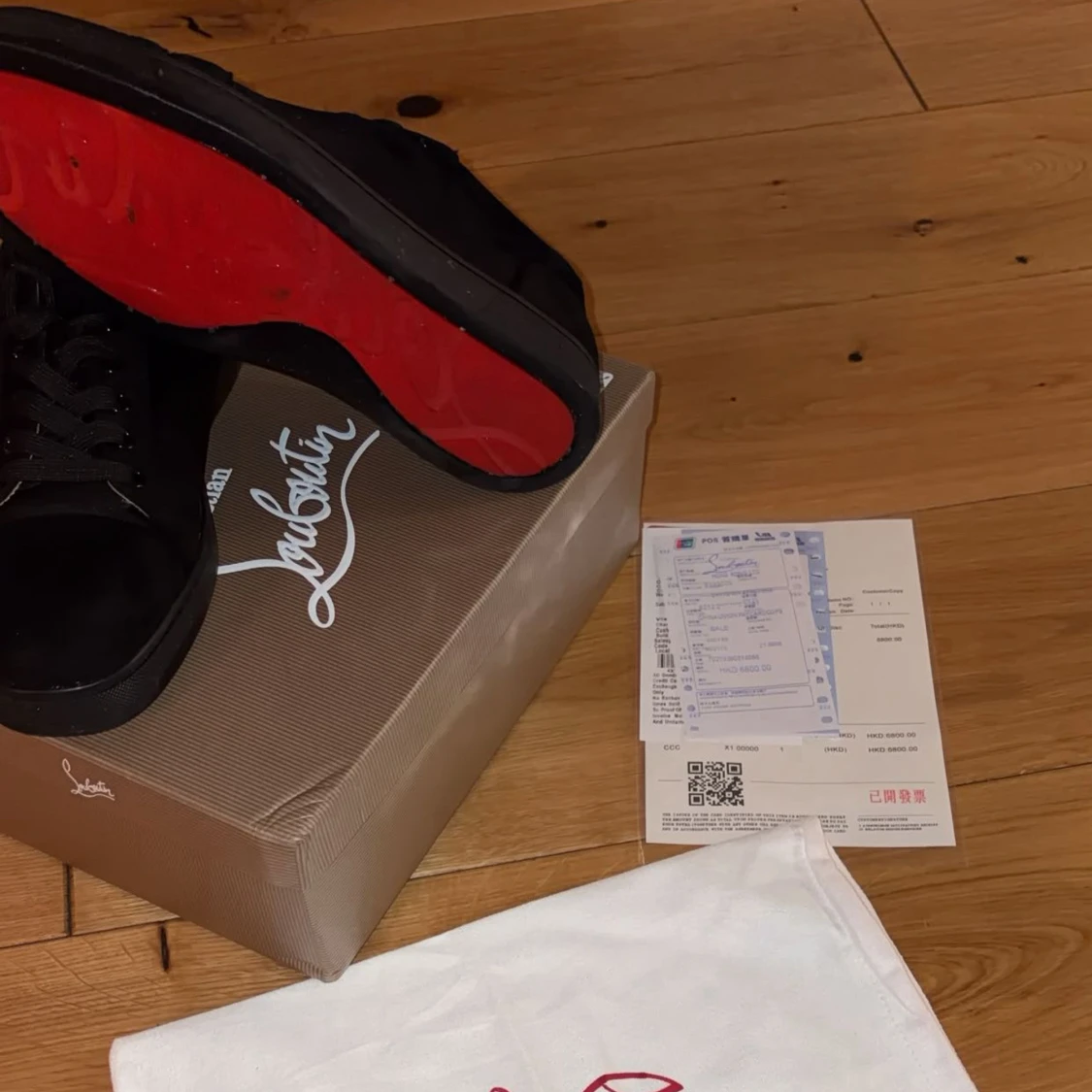 Svarta sneakers från Louboutin