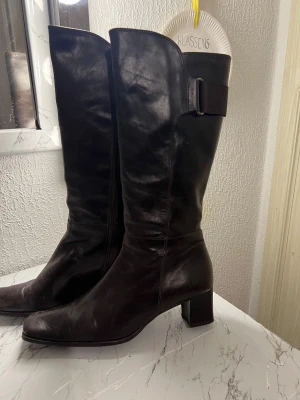 Knähöga skor  - Jätte fina 