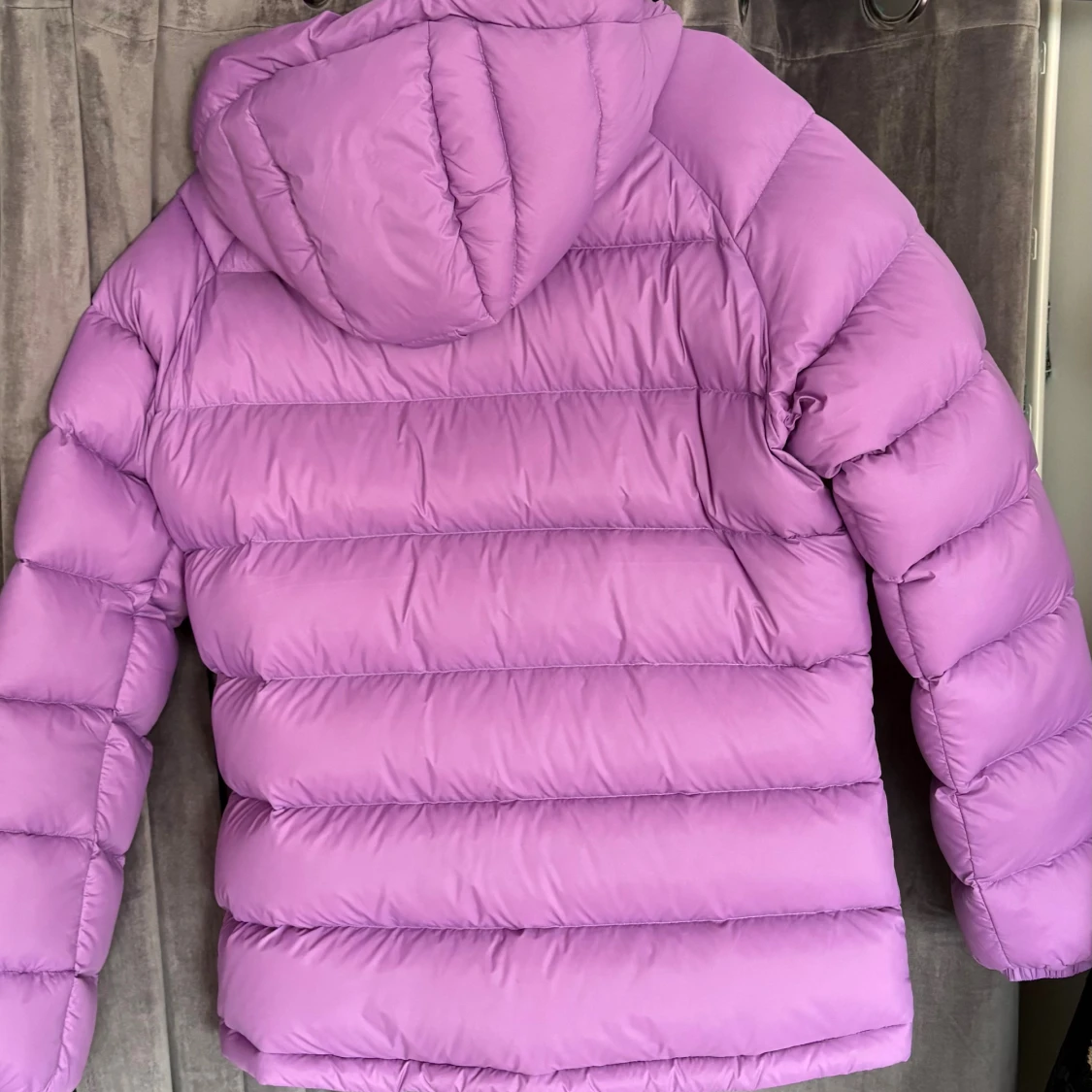 Lila Peak Performance pufferjacka - 2