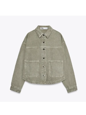 Beige jeansjacka grön - Jeansjacka från Zara, intressekoll så hör av er för mer bilder eller prisförslag💞💞