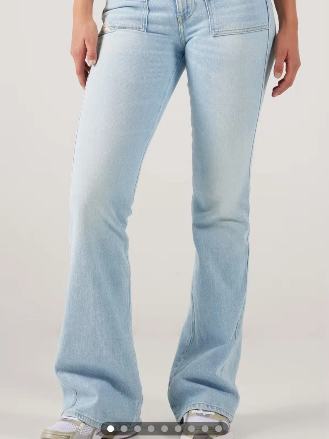 Ljusblå bootcut jeans från Disel FÖR LÅNG TJEJER JAG ÄR 180