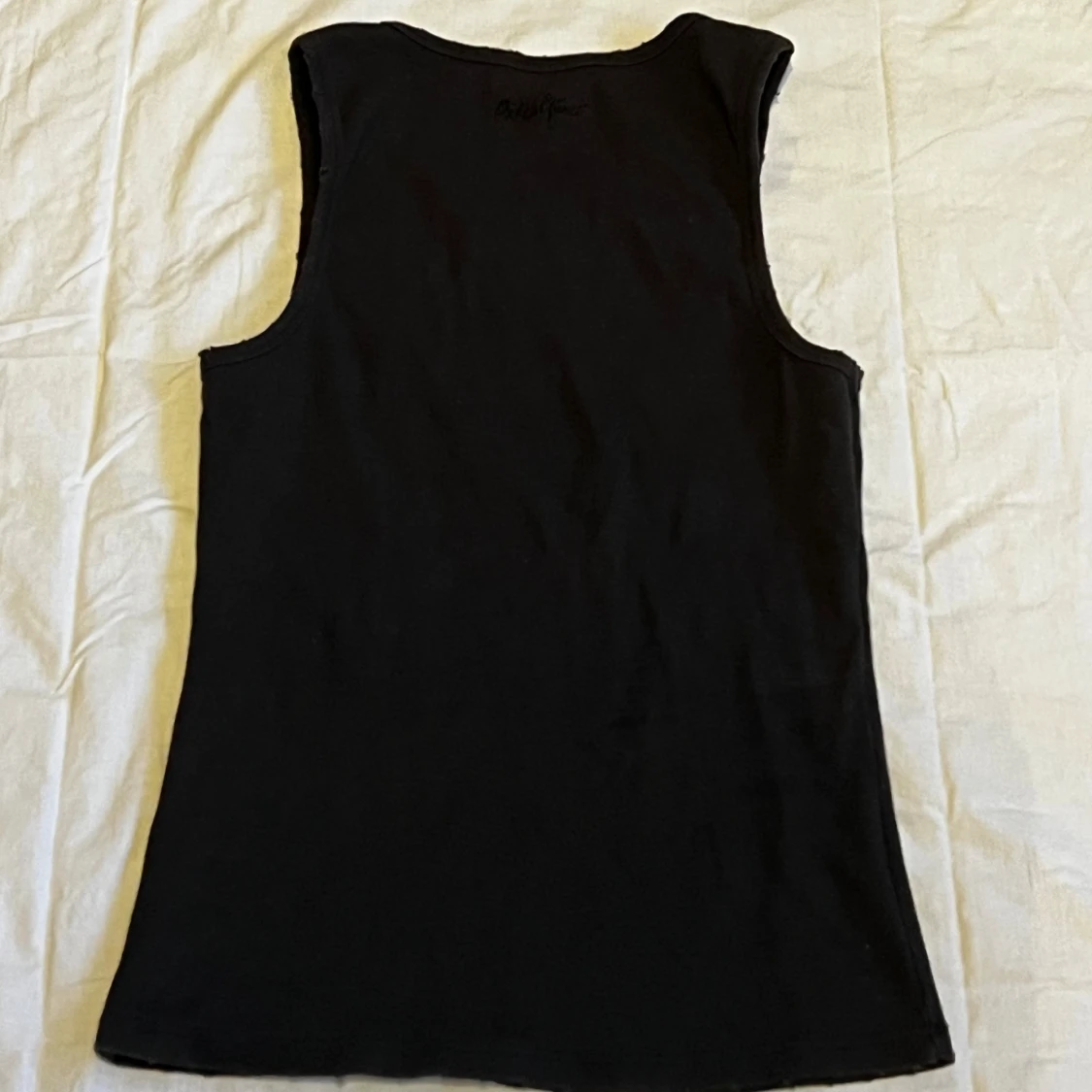 Svart ribbad linnetopp Broken Planet - 1