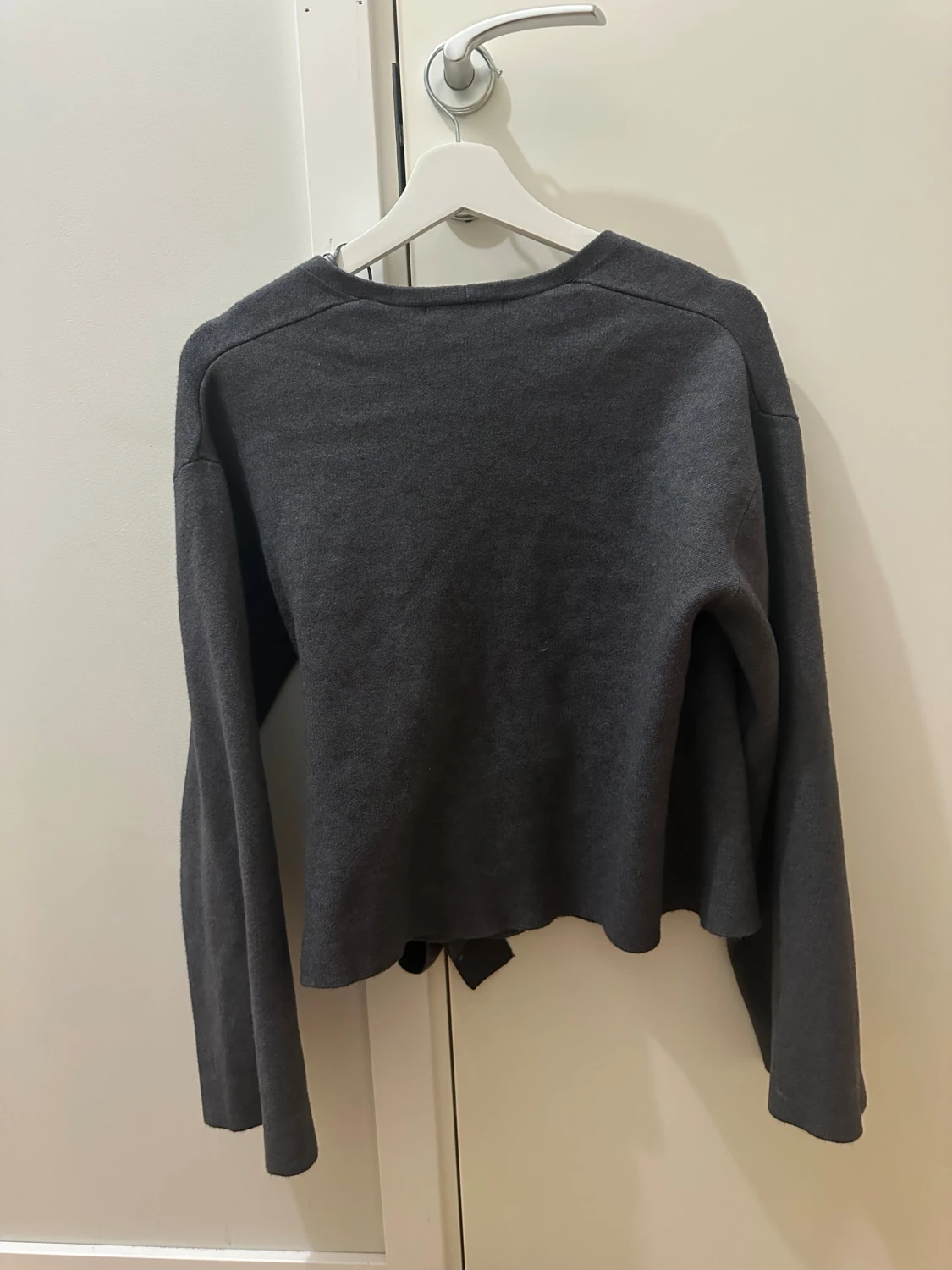 Mörkgrå omlottkofta från Gina Tricot - 3