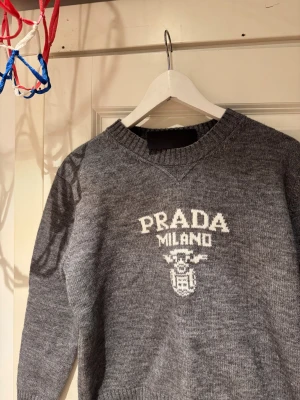 Prada Kashmir tjocktröja - Prada Kashmir tjocktröja storlek xs