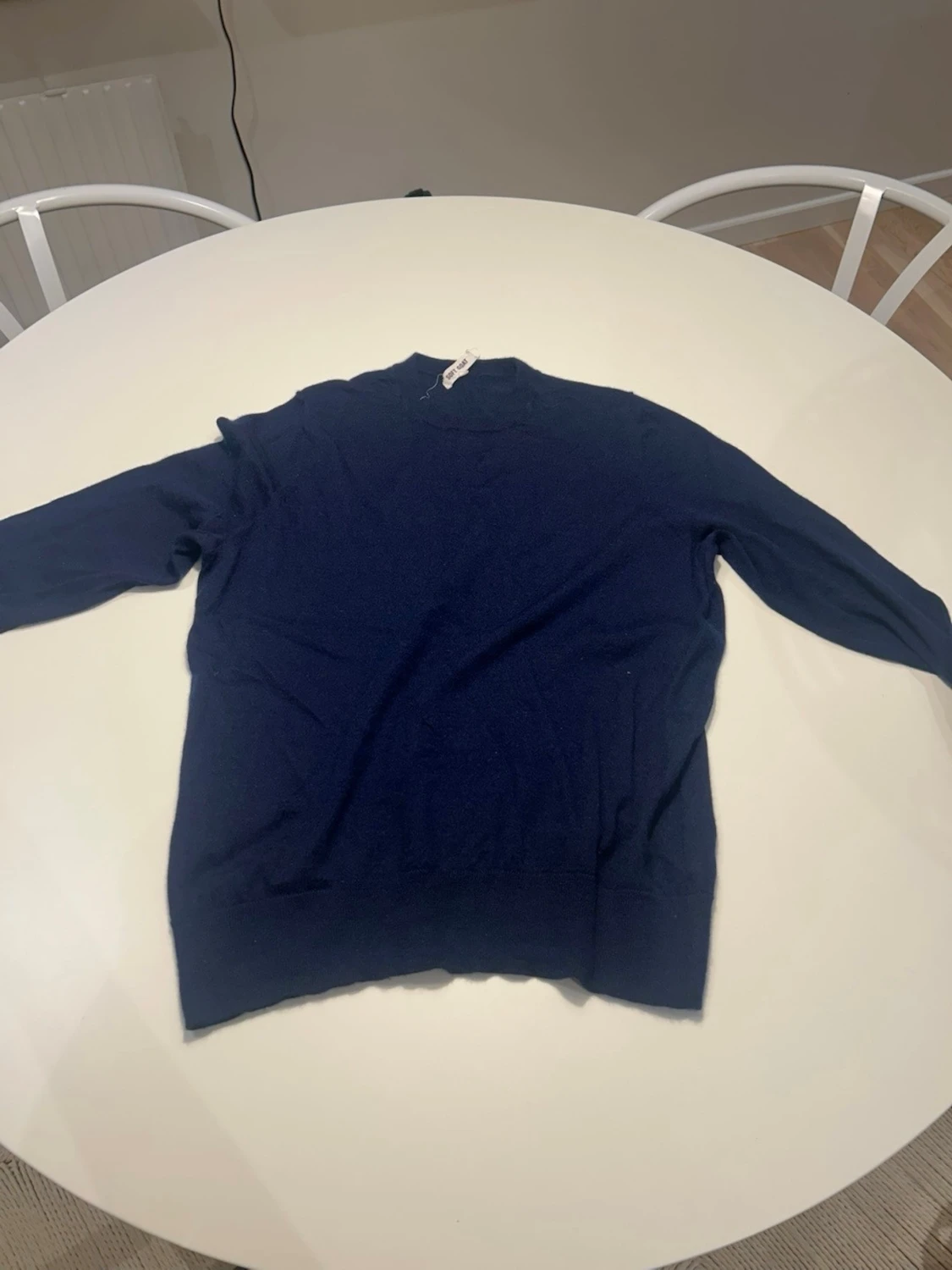 Mörkblå tröja soft goat