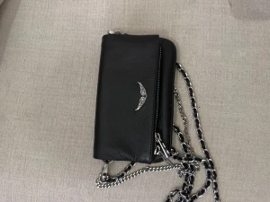 Zadig voltiare väska - En Zadig Voltaire väska i mycket bra skick, knappt använd. Liten modell, kvitto kan visas vid efterfrågan