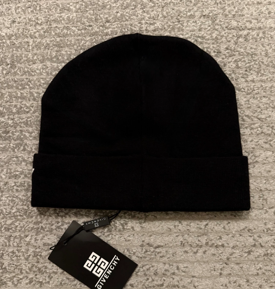 Svart mössa från Givenchy - 1