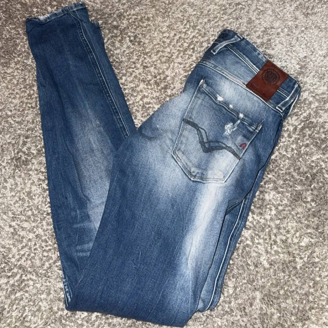 Replay Anbass blå jeans med slitningar