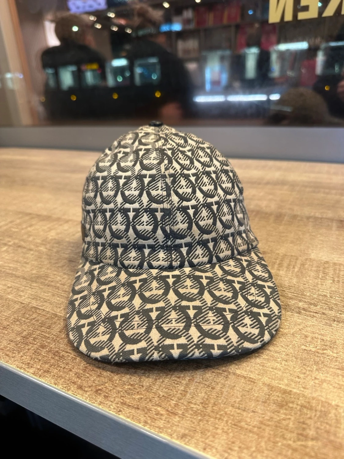 Salvatore Ferragamo keps  - 1