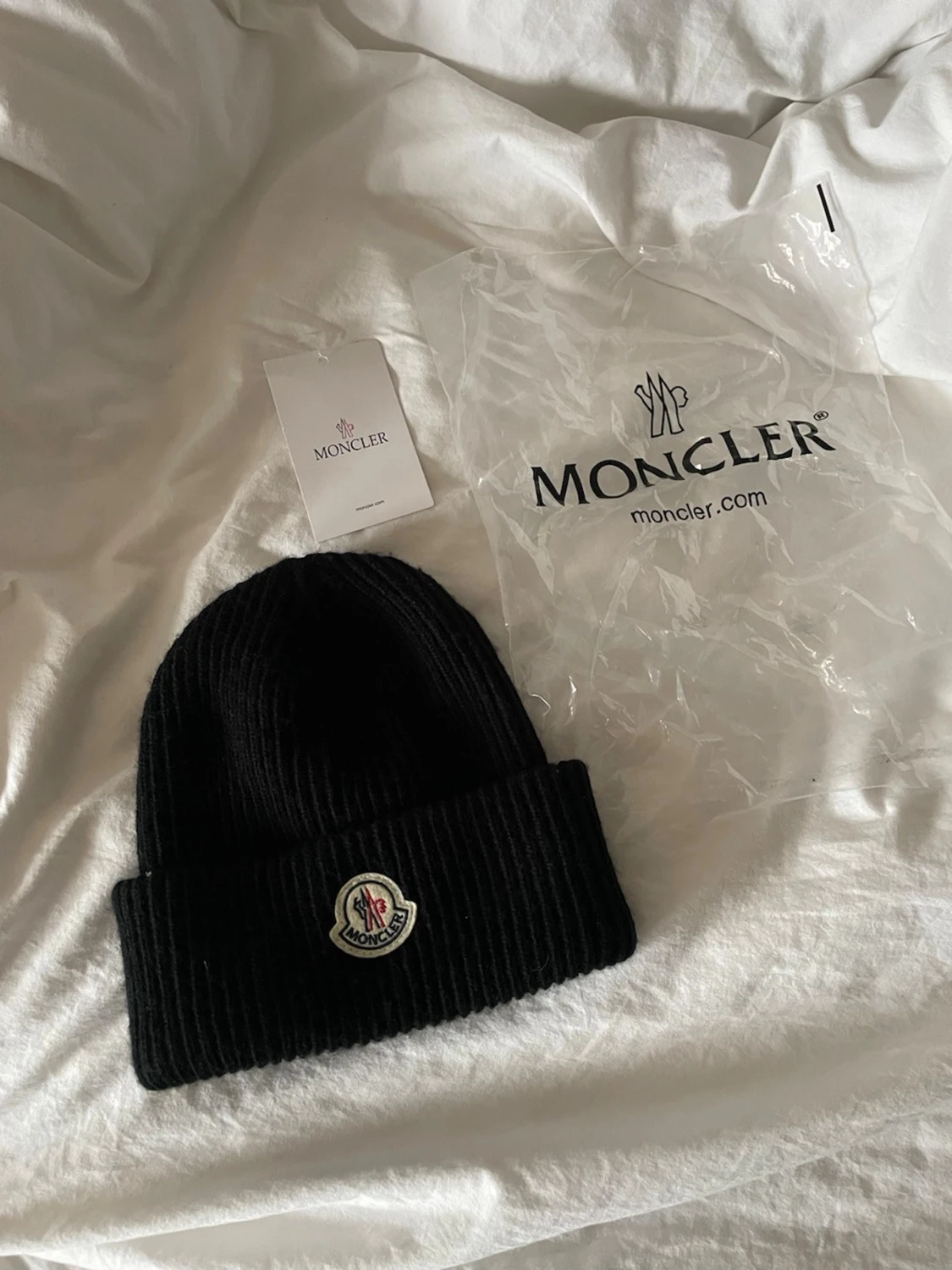 Moncler mössa