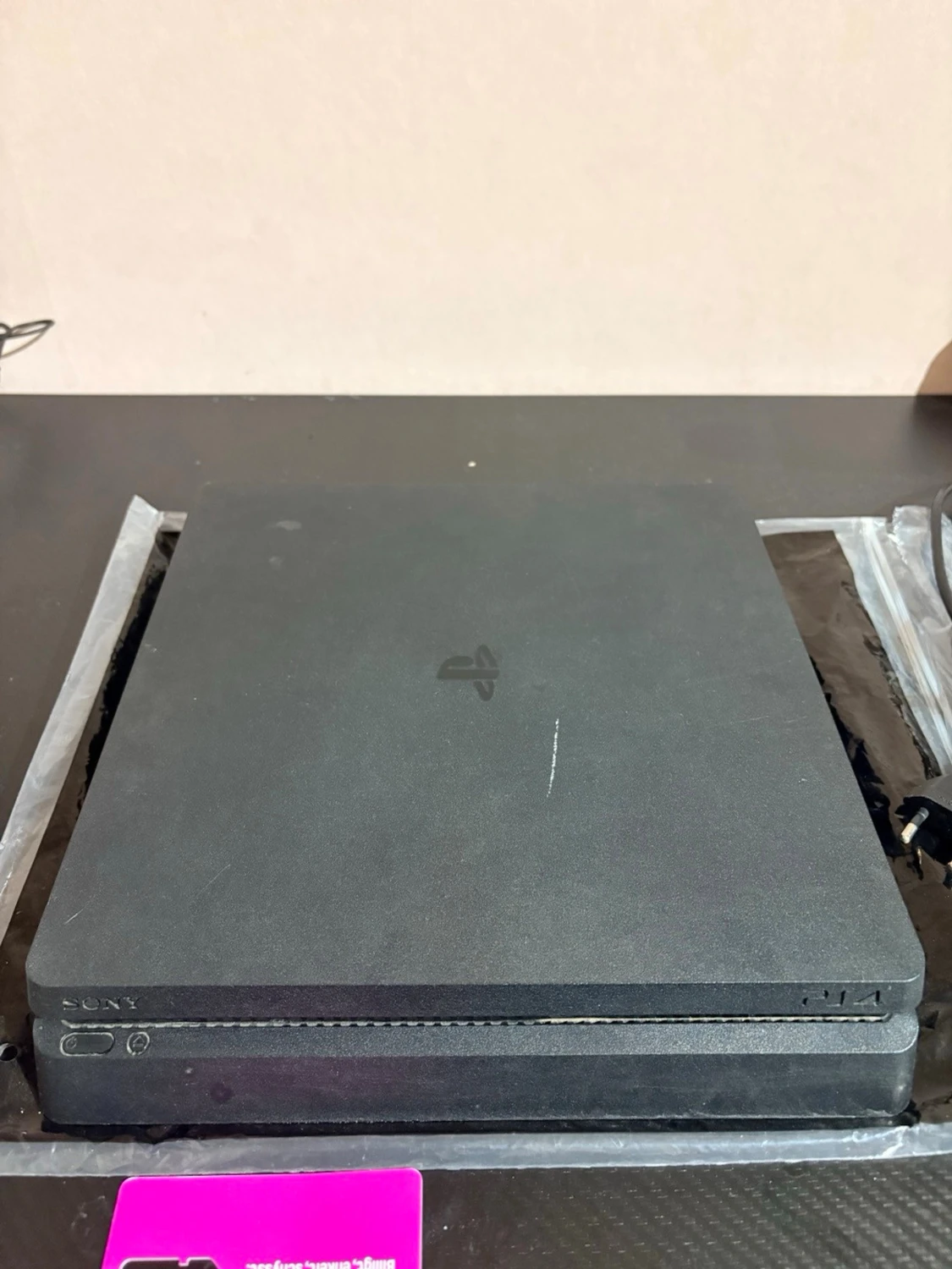 PlayStation 4 Slim - 1