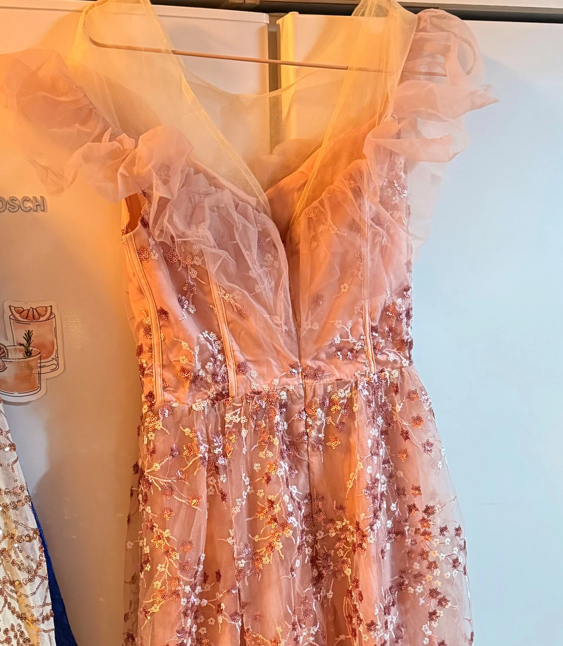 Ljusrosa långklänning med volang